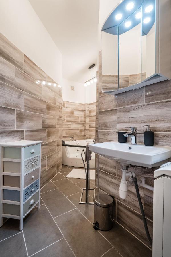 Апартаменты Jacuzzi And Privacy With 2 Balconies And Free Garage Будапешт Экстерьер фото